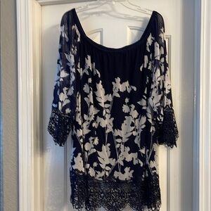 NWOT Navy and White Floral Lace Trim Top, size 3X